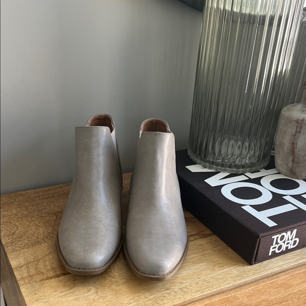 NWT Rampage Chelsea Boots - Picture 2 of 7